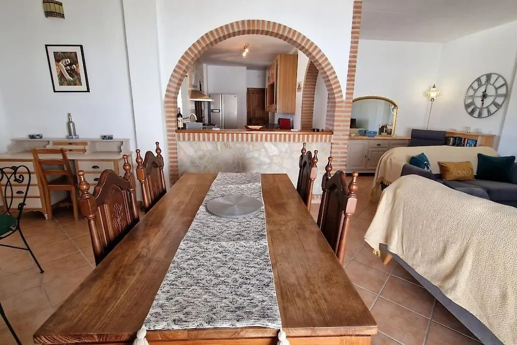 2 Bed 2 Bath Villa Near Sedella Heatable Saltwater Pool 0*,  ספרד