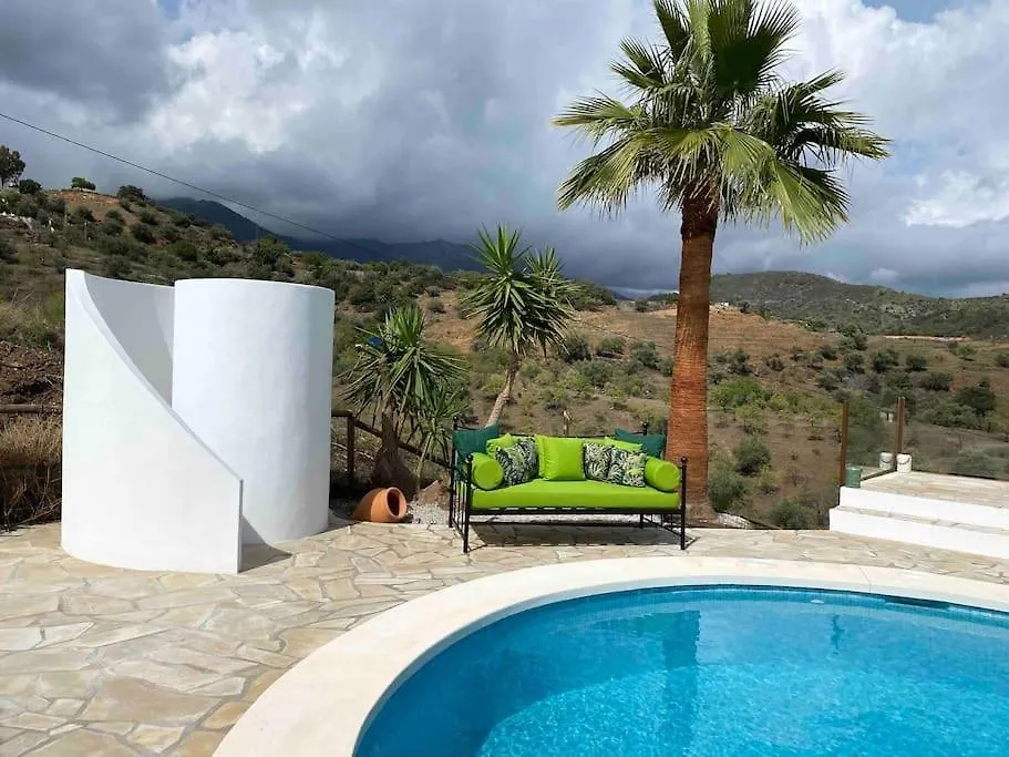 2 Bed 2 Bath Villa Near Sedella Heatable Saltwater Pool ספרד